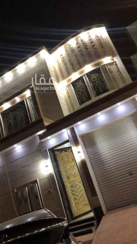 1350825 دور درج داخلي صلتين وغرفه كبار سن ومطبخ ومستودع صغير ومجالس رجال ومقلط ومشب
الدور العلوي ثلاثه غرف نوم وحده ماستر
الدور الثلاث غرفه شغاله مع غسيل وسطح