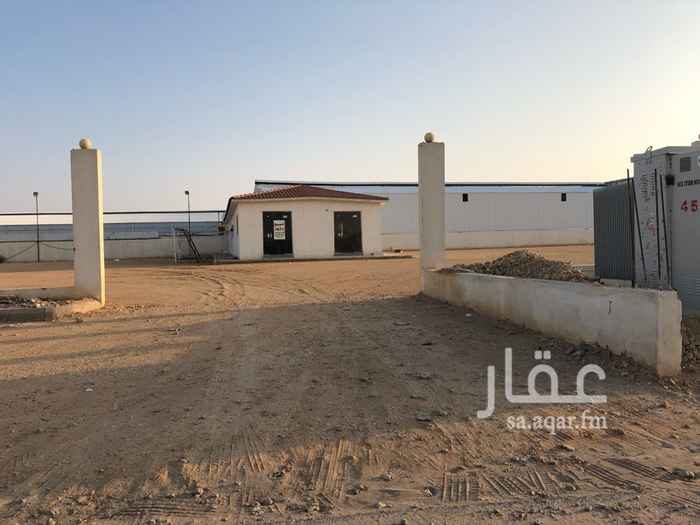 1440348 أرض تجارية مسوره تنفع معارض سيارات فيها مكتب وغرف ودورات مياة على 3 شوارع كل شارع 32 م الواجهه 120م والعمق 50 م