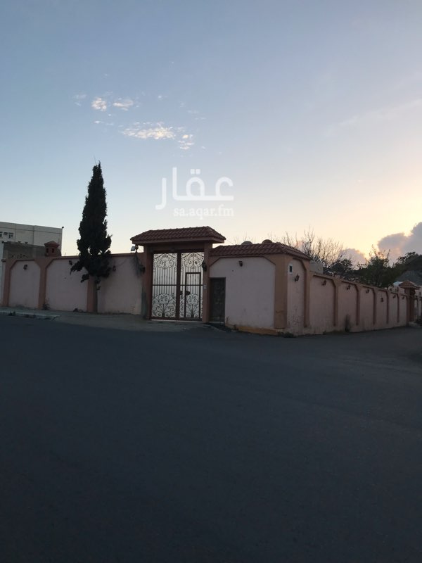 1461768 استرحه في الشفاء على الخط الدائرى
المساحه 900م2
خمس غرف مسلح مع حوش وبيت شعر
المطلوبمليون و500 الف