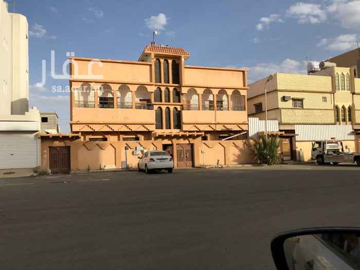 1631221 عمارة للبيع تتكون من اربع شقق كل شقه اربع غرف وحمامين
شارع عشرين وفي الخلف تفتح على حديقة كبيرة
