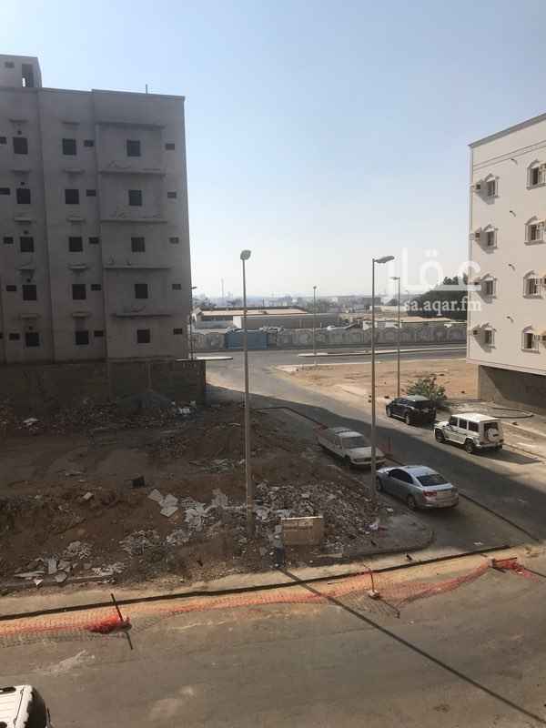 1209313 شقه للايجار حي المروه جوهره حراء علي شارعين قريبه من المطار و من مسجد ومن شارع حراء مكونه من 3 غرف + صاله + 2 دورات مياه + غرفه خادمه مع غرفه غسيل + الدور الثاني - مدخل واحد مطلوب 22 الف للتواصل0560007798 - ابو محمد كما يوجد شقه ثانه من 4 غرف في نفس العماره الدور الرابع