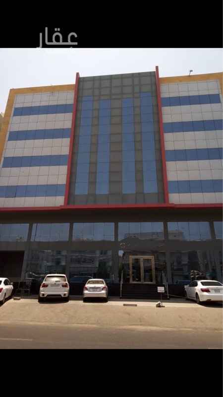 1675709 عمارة عمرها اقل من خمس سنوات بجانب عزيز مول مباشرة تحتوي على ٢٨ شقة مختلفة الاحجام غرفة وصالة / غرفتين وصالة / ثلاث غرف وصالة/ مؤثث ١٢ شقة منها/ المكيفات مركبة لجميع الشقق