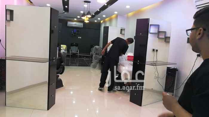 1277824 حلاق في الطريق الرئيسي ببطحاء قريش
مساحته :١٢٠ متر مربع
عدد الكراسي: ٤ قابله للزياده
الغسالات:٣ غسالات شعر ووحده عاديه
٣ مكيفات اسبلت مع جلسه وشاشه كبيره
المحل معه تأشيرتين لاي جنسيه يختارها الشاري