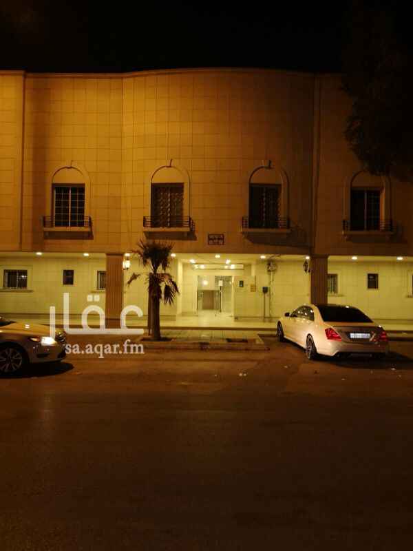 1208712 غرفة عزابي بالدور الأخير من العقار..
تتكون من غرفة واحدة كبيرة ودورة مياه ومطبخ راكب وبها مكيف شباك ..
يوجد حارس للعناية بالعقار..