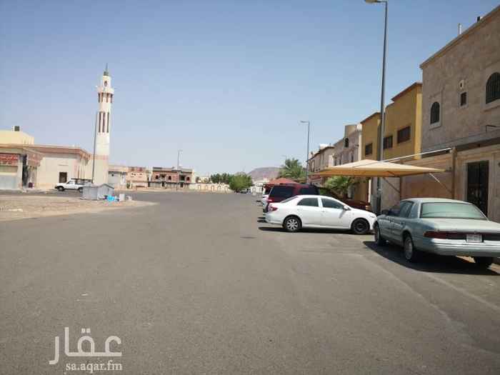 1746390 شقة نظيفة جدا دور أرضي... 4غرف وصالة ومطبخ و2حمام.. تقع في حي الدفاع (العزيزية ) مقابل قاعة أطياف وقاعة ولايف.. تقع في مخطط الريان الراقي وتتوفر بالحي جميع الخدمات وجوارها مسجد وبقالة.. مطلوب عائلة صغيرة مستقرة ويمكن دفع الأجارشهري1500ريال أوسنوي... للجادين فقط التواصل 0560050517 آبوأنس
