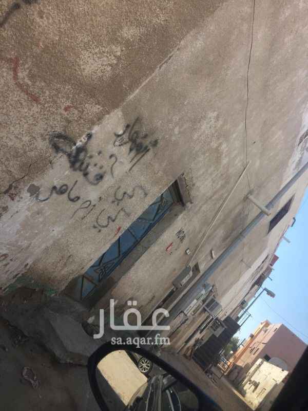 1300856 للبيع بيت شعبي بصك اكتروني قديم من المالك مباشرة بموقع مميز جدا ثاني بيت من شارع بني مالك الشعبي شارع السوق وبجوار مستوصف بني مالك الطبي مباشره وخلف سوبر ماركت النخلة علي بعد امتار قليله من شارع السوق ...البيت مساحته ٢٣٦متر شارعين وممرين دور واحد ٤ عداد كهرباء وعدادين ماء منطقة صرف صحي مكون من ٥ شقق من غرفتين منها شقه من غرفه واحدة والدخل الحالي ٣٠الف تقريبا وهناك شقتان فاضيه ا لسعر نهائي ٤٠٠الف غير قابل للتفاوض من المالك مباشرة لاي استفسار الاتصال علي ٠٥٦٠٠٩٠٦٠٠ محمد