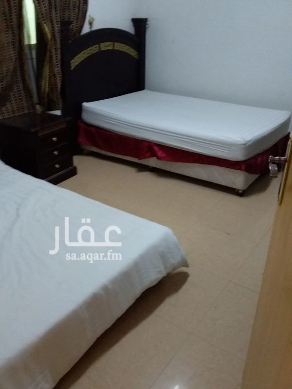 1412004 شقه عزاب للايجار بحي الحمراء
غرفتين وصاله وحمامين ومطبخ مستقل
مكيفات اسبلت ومطبخ راكب جديد
العقار مجدد بالكامل موقع استراتيجي متوفر به جميع الخدمات قريب من طريق الملك عبدالله
يوجد مسجد بجوارك العقار
صيانه دوريه طول السنه