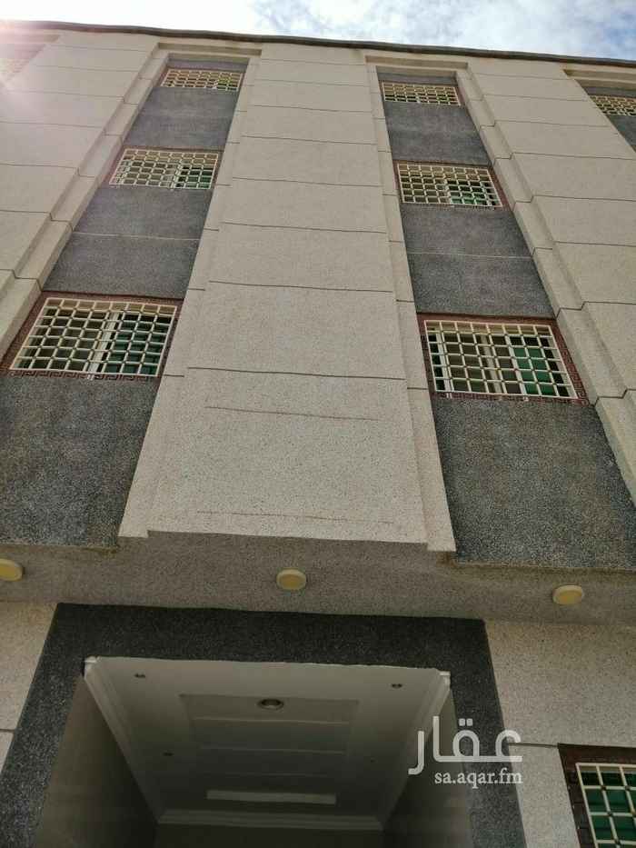 1649221 شقه عوايل للايجار بحي اليرموك
شارع الخفجي عماره جديده اول ساكن
مكونه من ثلاث غرف وصاله وحمامين ومطبخ مستقل
مكيفات راكبه ومطبخ راكب
جميع الخدمات حول العقار
