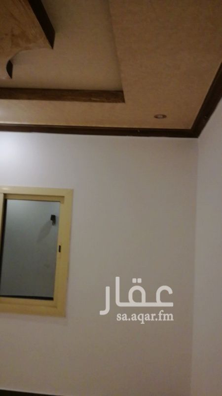 1171562 شقه 5 غرف + 3 حمامات + صاله + غرفة غسيل + غرفة سواق + موقف سيارة + خزان علوي وخزان سفلي الواجهه الامامية للعمارة واجهه غربية المساحة 175م المطلوب 460000 ألف وقابل للتفاوض. للتواصل عناية السيدة / ام احمد جوال 0502328482