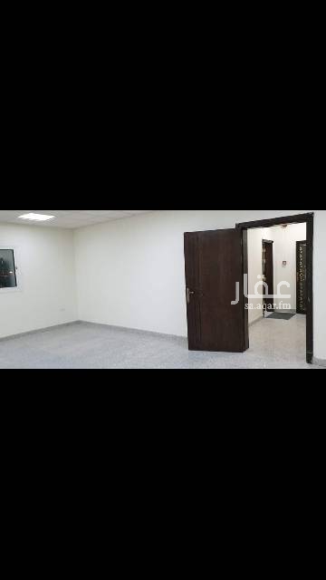 1515648 عمارة عبارة عن مكاتب راقية وجهيتها زجاج يوجد. بها مصعد و خدمات