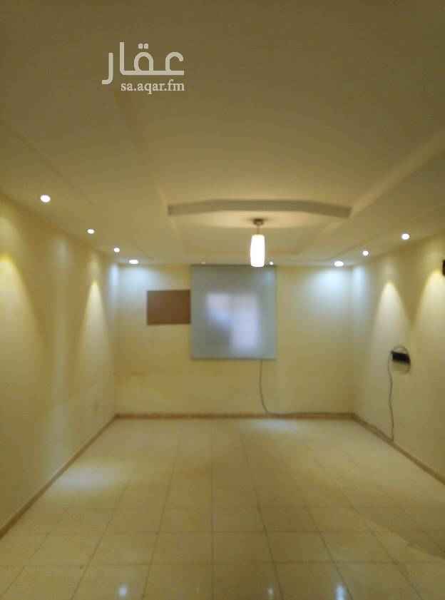 1458436 شقه في فيلا دور اول نضيفه وسيعه ثلاث غرف وصاله ومطبخ ودورتين مياه خلف بنك الراجحي قريب المدارس وقريب رعايه صحيه والمسجد حي هادئ وممتاز قريب إشارة الشفاء مع الطائف
كهرب مستقل
ماء بلديه واصل