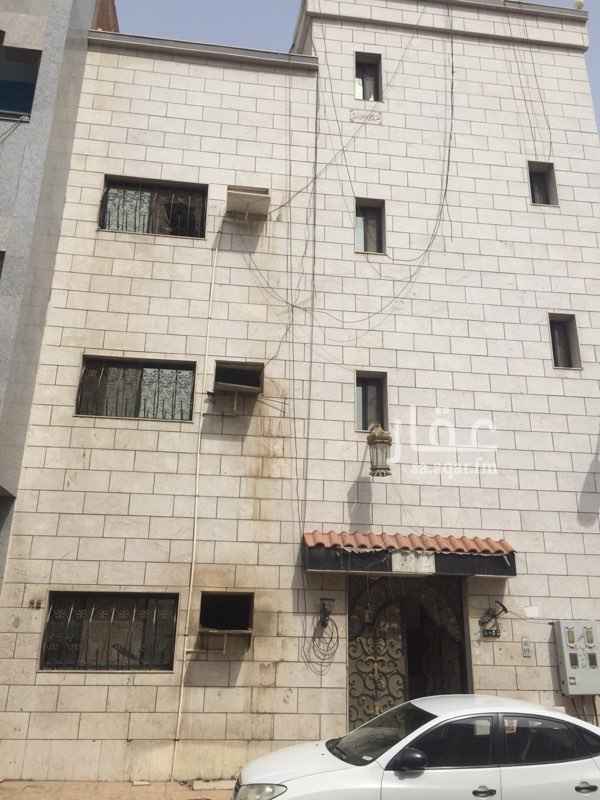 1690214 عماره في حي الجامعه مساحتها ٢٠٠ في سوق الجامعه جميع الخدمات متوفره ٤ ادوار كل دور شقه من غرفتين اخر دور ثلاث غرف. كانو ساكنين فيها اصحاب العماره المطلوب ٥٠٠ الف العماره غير ماجره حاليا للبيع ويوجد لها صك