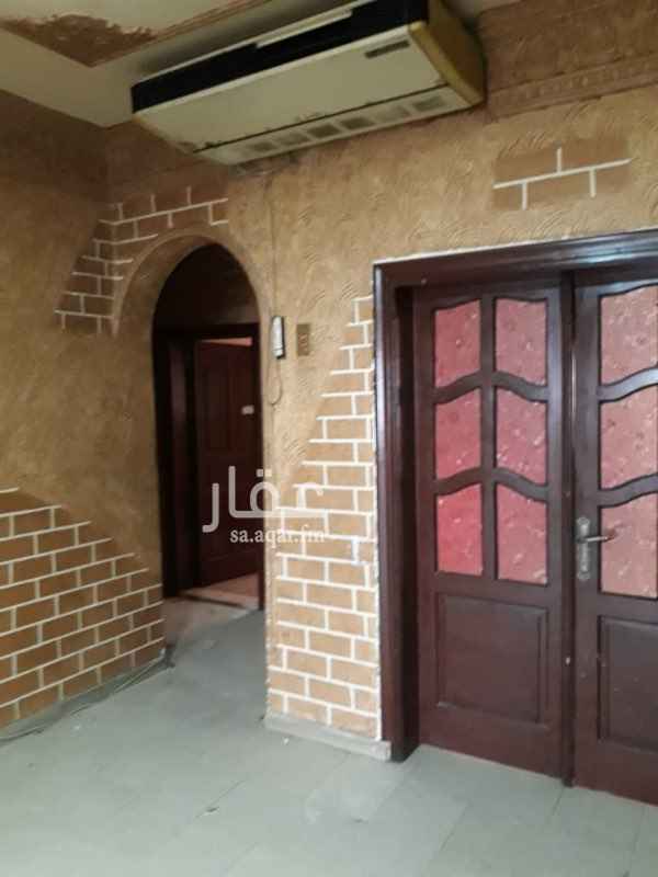 1635652 بيت في حي الصفا دورين كل دور فيه شقة و فيلا كاملة