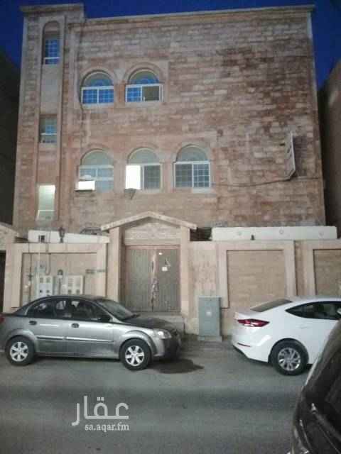 1588300 للبيع عماره بالخبر الشمالية بسعر فرصه شارع الملك سلمان تقاطع ٢٥/٢٤ ، مساحة ٣٠٢.٢٥م ، شارع ١٢ غرب
العماره عباره عن دور ارضي كامل مؤجر علي شركة به ٦ غرف نوم ، ٢ مطبخ داخلي وخارجي بالحوش ، ٥ دورات مياه اثنان منهم داخل الدور وثلاث خارج بالحوش
كما يوجد بالعماره عدد ١٢ سويت كل سويت عباره عن غرفة نوم ودورة مياه وبوفيه
السطح ملحقين كل ملحق عباره عن غرفتين نوم ودورة مياه وبوفيه
الدخل الحالي ٨٥٠٠٠ ألف ريال ويوجد عدد ٧ سويتات فاضية غير مؤجره ،،، سعر ايجار السويت ١٠٠٠ ريال
السعر ١٣٠٠٠٠٠ ريال