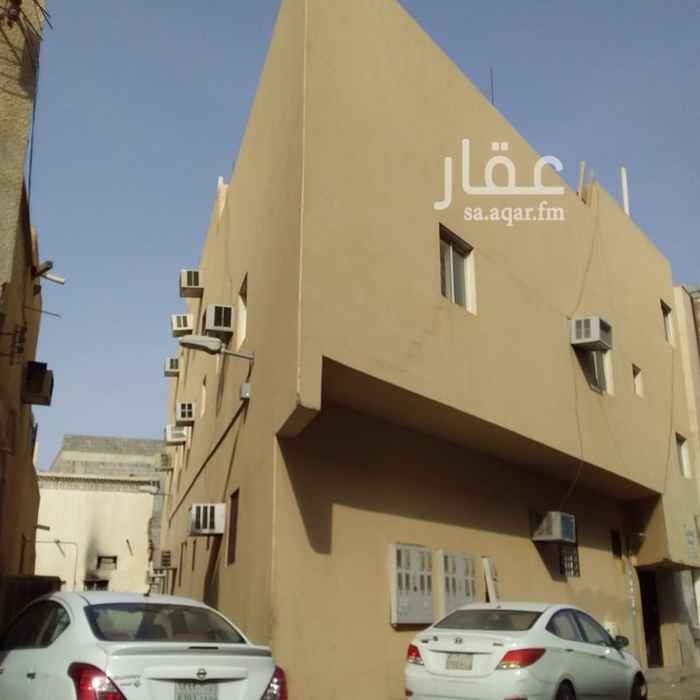 1665351 عماره فيها ٩ شقق موجره بالكامل ومحموع ايجارتها ٨٠ الف ريال تطل بشكل جزئي علي شارع الحله