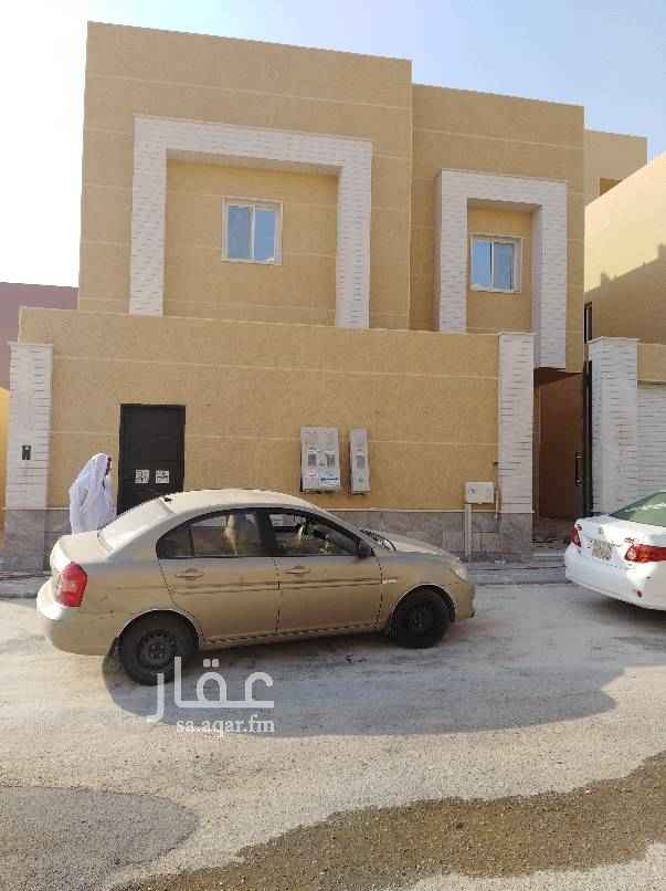 1692561 دور علوي بفيلا جديد مكون من مجلس وصالة و4 غرف نوم و5دورات مياه وغرفة شغالة وغرفة سائق مطبخ راكب مكيفات راكبة اسبليت