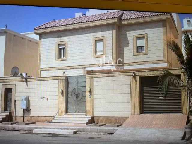 1750541 *فيلا للبيع*
- حي النعيم
-مساحتها 365 م واجهة جنوبيه عمرها ٧ سنوات
-عرض الشارع ٢٠م
- تحتوي على حوش ومسبح وغرفة سائق
*الدور الارضي*
- مدخل كبير يتفرع منه ثلاث صوالين ٢ منها تطل على المسبح الخارجي
-مصعد
-مطبخ
-دورة مياه
*الدور الاول*
- اربع اجنحة نوم بحمامها
- صاله
- مطبخ صغير
*الدور الثاني*
غرفتين نوم كل غرفة بحمامها
-صاله صغيره
-مطبخ صغير
*السعر المطلوب للبيع*
*مليونين وسبعمائة الف*