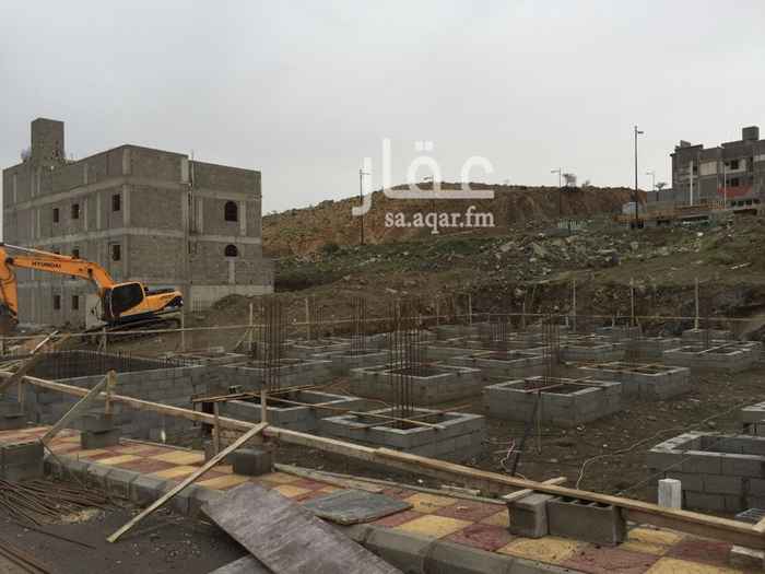 1502233 ارض في درة المنسك تم البناء حسب الصور المطلوب ٥٠٠الف مخطط فلة تم الانتهاء من ميدات الحوش والقواعد والخزان ٤٣ طن