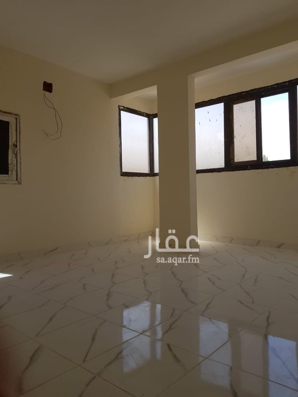 1505663 شقة للايجار
تتكون صاله + مطبخ
4 غرفة نوم + 3 حمام + مكيفات
الايجار السنوي 27 الف ريال.