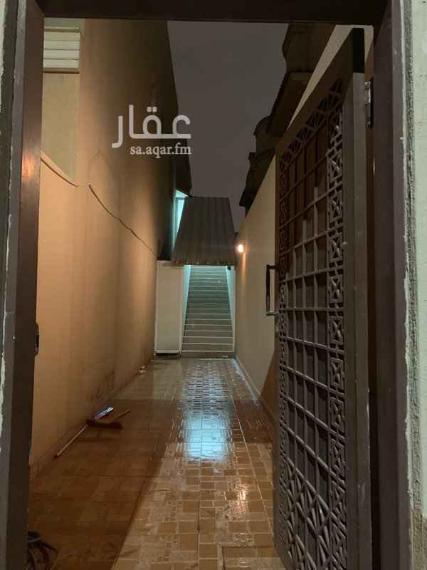 1392997 شقة في فلّه دور العلوي الكهرباء مستقل المويه على المالك الفلّة قريبه من الدائري وقريبة من الخدمات وموقعها مميز