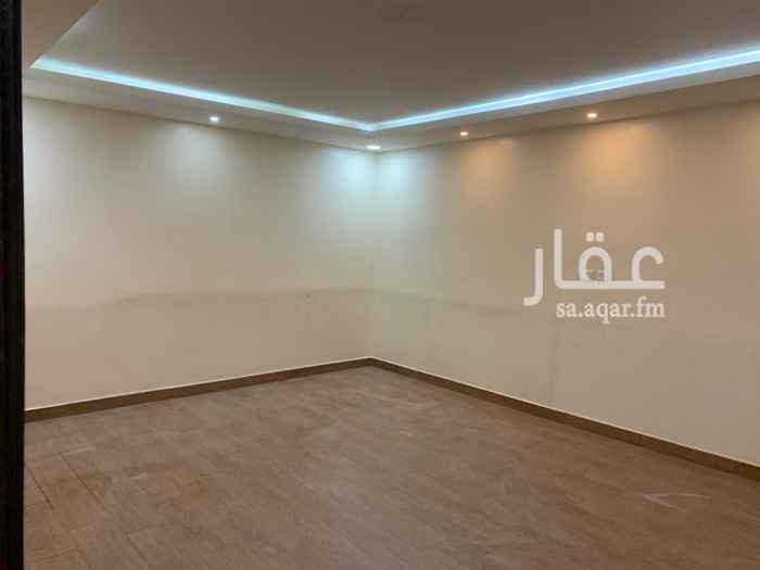 1572272 شقة في الدور الثالث معها سطح العداد حق الكهرب مستقل والمويه مشتركة الشقة مرممه وسكن قبلها واحد