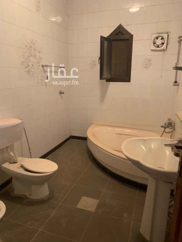 1652365 فله للايجار
اضافه على البيانات هناك ملحقين ومطبخين خارجي وداخلي ..