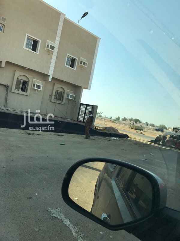 1386938 حوش تابع لعمارة سكنيه عبارة عن ارتدادات ٢ في ٢٢ و ٣ في ١٥ و ٢ في ٢٢ مكرر للايجار كمستودع ٥٠٠ ريال شهريا شامل الماء والكهرباء // كذلك السطح للايجار كمستودع بمساحة ٢٥٠ متر شامل الكهرباء فقط بسعر ٥٠٠ ريال