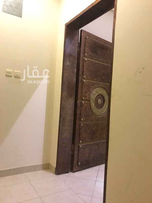 1505866 دور اول في فله دبلكس مساحة الدور 193م وليس الارض المبنيه
يتكون من :
4 غرف + 2 صاله + 3 حمام 1 ماستر
عداد الكهرباء (مستقل)
الماء - بالوايت
موقع مميز وهادي قريب من الخدمات
لتواصل : 0560774448