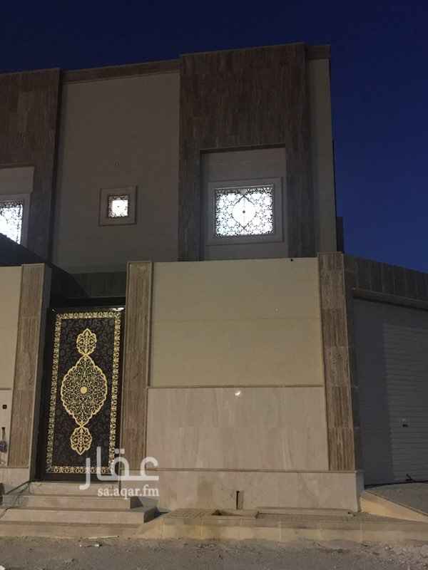 1576980 موقع قريب من الخدمات
الدور الاول : عدد 2 شقة
الدور الثاني : 1 شقه
جميعها تتكون من 3 غرف + صالة + 2 حمام
لتواصل : 0560774448