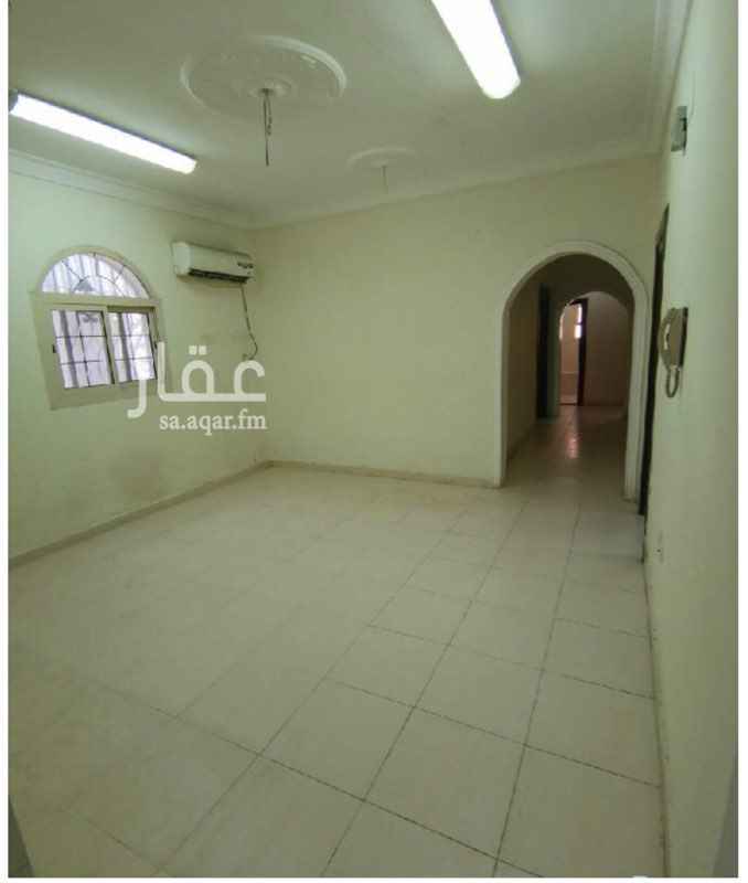 1727005 شقه مكونه من 5 غرف
صاله
مطبخ
3 دورات مياه
مكيفه بالكامل
كما يوجد بنفس العماره. شقه اخرى بنفس المواصفات. + حوش صغير.
وايضا ملحق. صغير. مع سطح خاص به