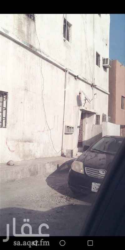 1296708 بيت شعبي ع شارعين بوثيقه يتكون من ثلاث ادوار كل دور شقه من 4غرف وحمامين وصاله ومطبخ جميع الخدمات متوفره يفصل بينه وبين محطه المحمديه شارع