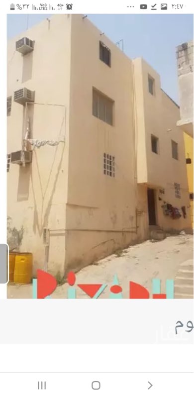 1753978 عمارة سكنية على شارعين وممر اربع شقق وملحقين مؤجرة ما عدا ملحق معروض للايجار الدخل ٣٠٠٠٠ تقريبا قريبة من مستشفى الشميسي