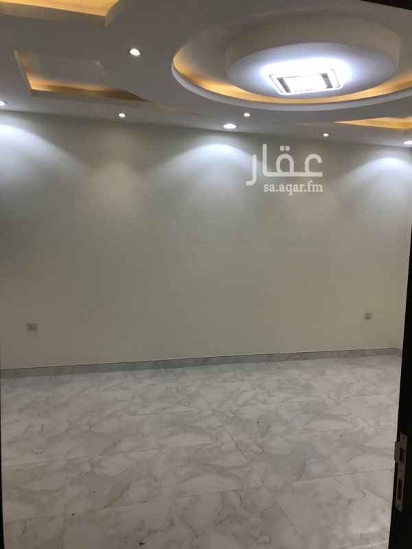 1516128 شقة في سطح فيلا جديدة مكيفات راكبة بدون دواليب مطبخ