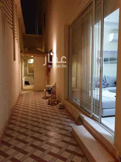 1644977 شقة دورين مدخلين
المساحة الداخلية للشقة 237 م
الطابق الارضي يتكون من :
مدخلين للشقة من الجهة الجنوبية والجهة الغربية
مجلس رجال
وصالة
ومطبخ
واثنين حمامات
ومستودع
وحوش عرض 2متر
وطول 21متر
وخيمة 2 × 3.5 م
الطابق العلوي يتكون من :
غرفة رئيسية مع حمام
وغرفة مع حمام
وغرفة
وغرفة غسيل
وبيت الدرج
عليها صندوق عقاري مبلغ تقريباً 470 الف بقسط شهري 1676
المطلوب مبلغ 200 الف نقداً
ويتقبل الصندوق العقاري