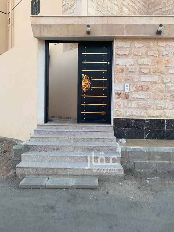 1758916 بسم الله الرحمان الرحيم
يوجد لدينا شقه مكونه من ٤غرف وصاله ودورتين مياه
الموقع ت٦ العزيزيه حي سكه الحديد