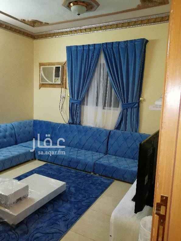 1678769 شقه في الدور الأول ٣غرف وصاله ومطبخ ودورتين مياه نظيف في العزيزيه اللؤلؤة قريب من الممشى