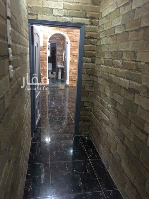 1764043 شقه للإيجار عند دوار الهندسة
ثلاثه غرف وصاله ودورتين مياه
عمر العقار اقل من عشر سنوات
الدفع شهري
1700 ريال