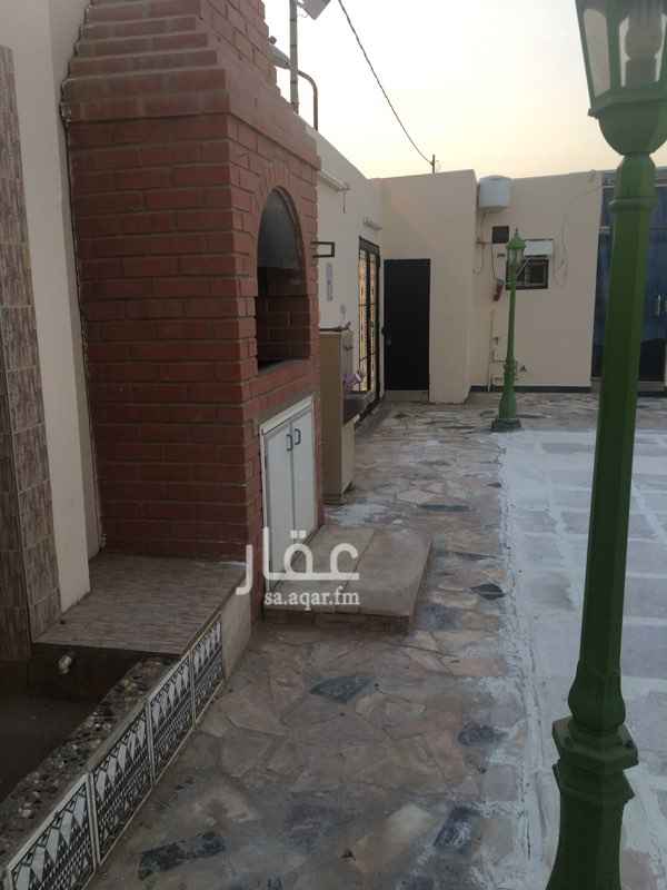 1667919 إستراحة بصك إلكتروني مستقل على طريق الملك عبدالله تبعد عن الطريق 400 م تقريبا.
يوجد فيها عدد 2 مجلس رجال + صالة طعام كبيره( مقلط )+ مجلس نساء 7*5 + مشب خارجي + غرفة خاصة + مطبخ راكب + ملعب كرة قدم + مسبح كبير + حوش + نخل عدد 5 سكري .