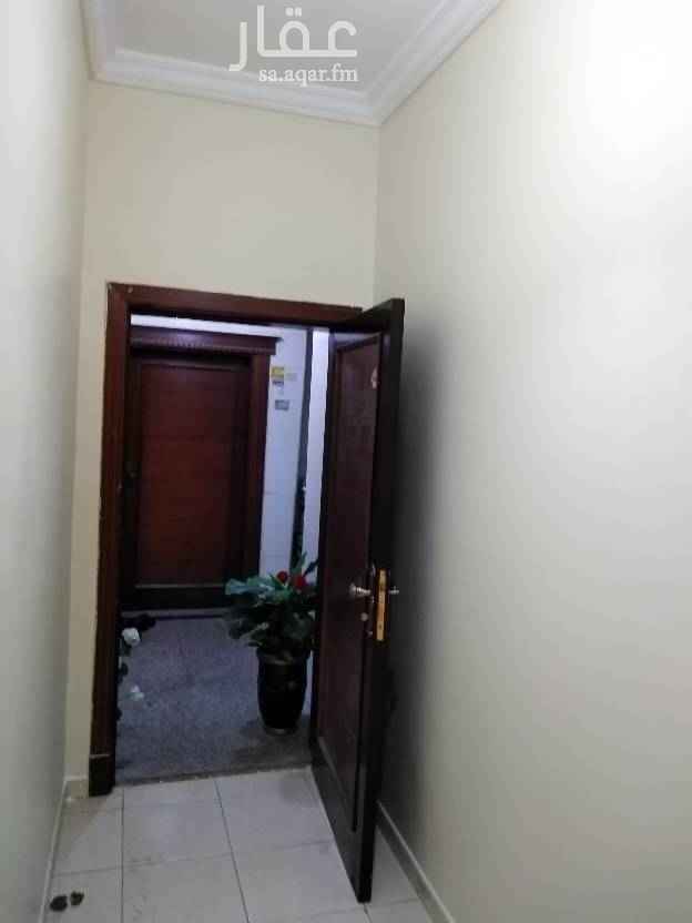 1736366 يوجد شقق للايجار من أفضل التشطيبات
ويوجد إيجار شهري وسنوي وجميع الطلابات
ثلاث غرف وصالة ومطبخ راكب و3حمامات وغاز مركزي ومياه عين وجميع الخدامات متوفرة ويوجد حارس للعماره تحت ادره ابومحمد ٠٥٦١٤١٠٩٧٨