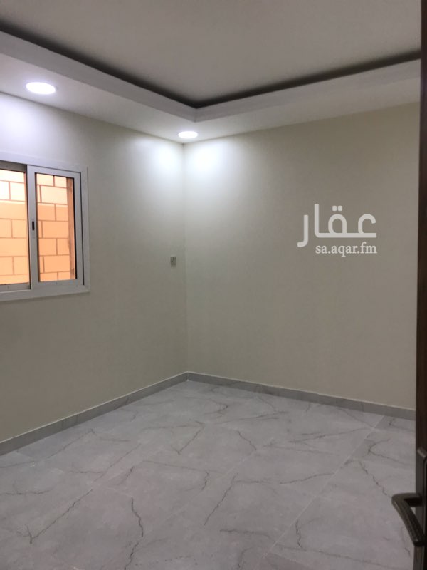 1710715 شقة ارضية ركنية بالحي الخامس الثامن لها مدخلين خاصين بها عالنافذوالشارع غير المدخل المشترك مع بقية الشقق وبها حوش ومطبخ التواصل واتس فقط