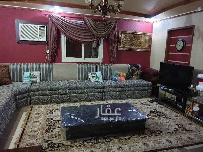 1459167 الشقة عبارة عن ٣ غرف نوم
غرفة خادمة بدورة مياه
غرفة العاب او مخزن
عدد ٢ صالون
اجمالي عدد الغرف ٦
موقف سيارة خاص
غرفة سائق
خزان مياه خاص
السعر قابل للتفاوض اذا وجدت الجدية في الشراء