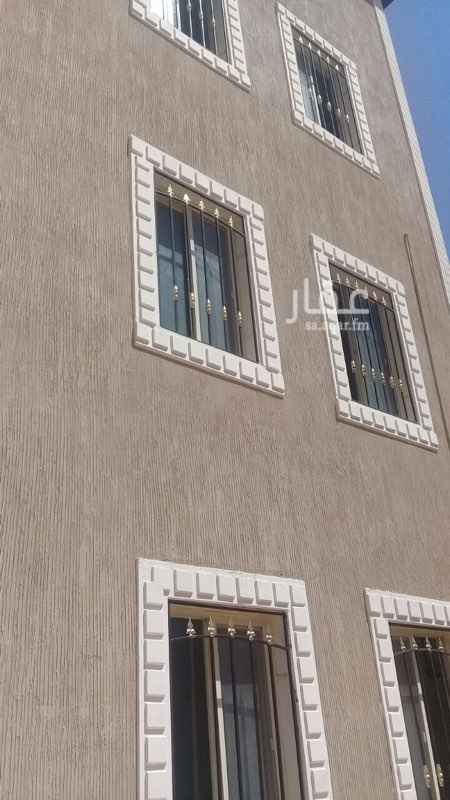 1736234 شقة 4 غرف وصالة ومطبخ و3 دورات مياة وعداد كهرباء مستقل وخزان مياة للشبكة خاص بالشقة وحوش مستقل للشقة
دوالايب مطبخ موجودة غرفة النوم ماستر بدورة مياه وكذالك يوجد مستودع صغير يمكن استغلاله
للايجار الشهري بمبلغ 1800 ريال (( عوايل فقط )) ( دور ارضي )
الاتصال
0 55 687 8879