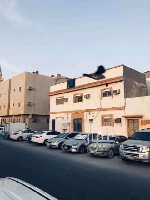 1580728 السلام عليكم
عندي عماره انا المالك
العماره بالدمام حي الخليح
بناء شخصي
( قريب التميمي )
زاويه مساحتها 325 متر
معمول لها صيانه من الداخل والخارج
الواجها كسر رخام
شارع 20 ونافذ
مؤجره عوائل
جنبها مسجد ومدارس
بعض السكان لهم اكثر من 10 سنوات منتضمين بالسداد
المدخول تقريبا 60 الف
العمر تقريبا 25 سنه
الدور الارضي يوجد فيه
شقتين + 2سويت
الدور الأول شقتين