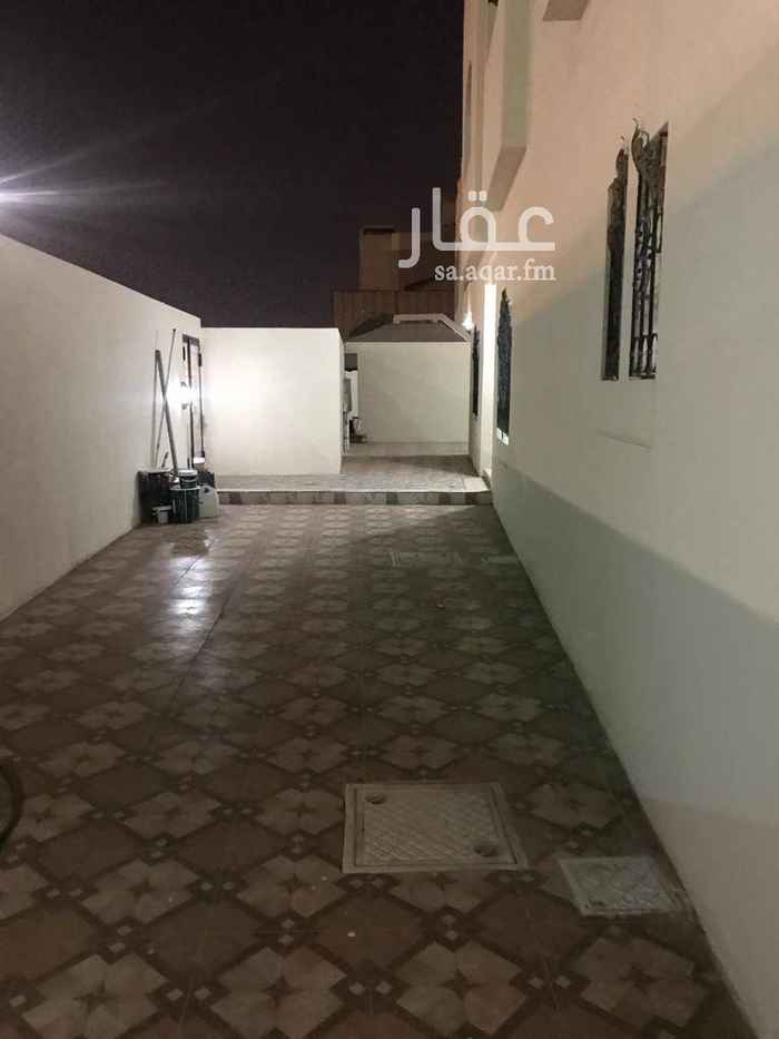 1589449 بيت للبيع راقي موقع ممتاز
يتكون من صاله ومجلس ومجلس حريم وغرفة طعام
والدور الثاني صاله وثلاث غرف نوم وثلاث دورة مياه
والدور الثالث غرفة خادمه وغسيل
+حوش ومدخل سياره
حي قريب من الكورنيش والمدارس والمجمعات والمستشفيات
قابل للتفاوض للصامل
