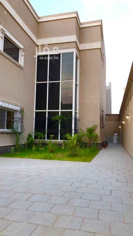 1700473 للبيع فيلا فاخرة مستخدمه ( درج فى الصاله ) العمر سنه
مصعد / مسبح / تكيف مركزى / ارضيات رخام /
مودرن
المساحه : 500 م
تتكون من : الدور الارضى : ملحق خارجى غرفه سائق مجلس ، مقلط ، صاله ، مجلس نساء
الدور العلوى : 4 غرف نوم وصاله
السطح : جلسه كبيره غرفتين نوم ( سوم ٣ مليون و ١٠٠ )
