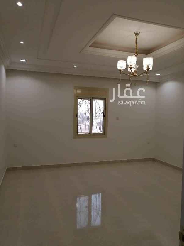 1538454 شقة 3 غرف وصاله 3 دورات مياه ومستودع مدخلين ومطبخ
وسطح الشقه جديده يوجد بها مكيفين جديده يوجد مصعد تشطيب فاخر