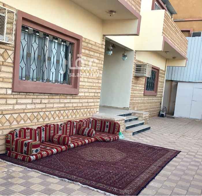 1688467 فله للايجار السنوي مؤثثه بالكامل بها ملاحق خارجيه وغرفه سائق وحوش كبير وغاز مركزي ومواقف لسيارتين مظلله المطبخ راكب والمكيفات
سبب التأجير الانتقال خارج محافظه الطائف
الرجاء التواصل عن طريق الواتس اب
او الاتصال بعد الساعه الخامسه مساء وحتى العاشرة