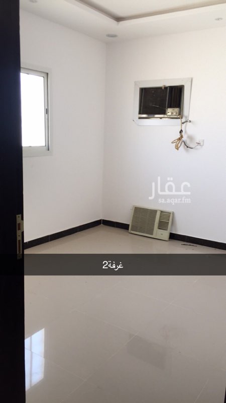1515466 للايجار شقة جديدة عوائل مكونة مدخلين ومن غرفتين ومجلس وصالة ودورتين مياة وسطح صغير
عداد الكهرباء مشترك
الايجار سنوي او 6 شهور