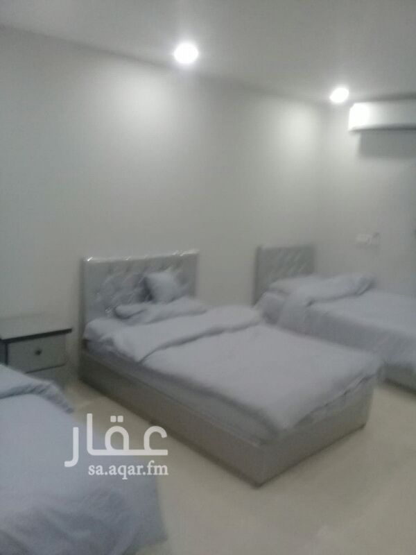 1399108 شقق مفروشة عزاب بالخبر حي الجسر
غرفة وصالة وحمام ومطبخ مفروش فرش كامل غرفة بها ٣ سرير ودولاب وكمدينو ومكيفات اسبلت والصالة بها كنب جلوس امريكي وفرشة أرضية وطالولة وشاشة تلفزيون كبيرة ومكيف اسبلت ومطبخ وثلاجة وحمامات جاكوزى وبانيو والمياة بارد حار سخانات مركزية ومواقف سيارات خاصة وخدمة النظافة مجانااا داخل الشقق السعر ١٨٠٠ ريال شهري للحجز ٠٥٦٢٢٥٦٦٦٦