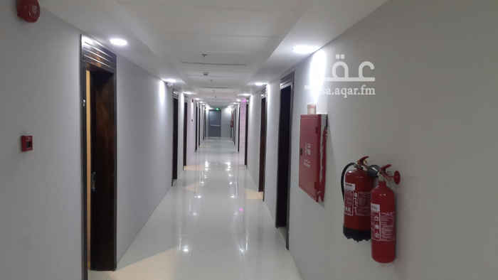 1542226 شقق عزاب مفروشة بالدمام حى المنار الدمام غرفة وصالة وحمام مفروش فرش كامل الغرفة بها 2 سرير ودولاب وكمدينو ومكيف والصالة بها كنب جلوس امريكى وطاولة وفرشة ارضية ومكيف وشاشة تلفزيون وثلاجة يوجد مطاعم ومغاسل وصالون حلاقة سعر الشقة 1500 ريال شهرى شامل كل شى يوجد عامل نظافة مجان للحجز 0562256666
